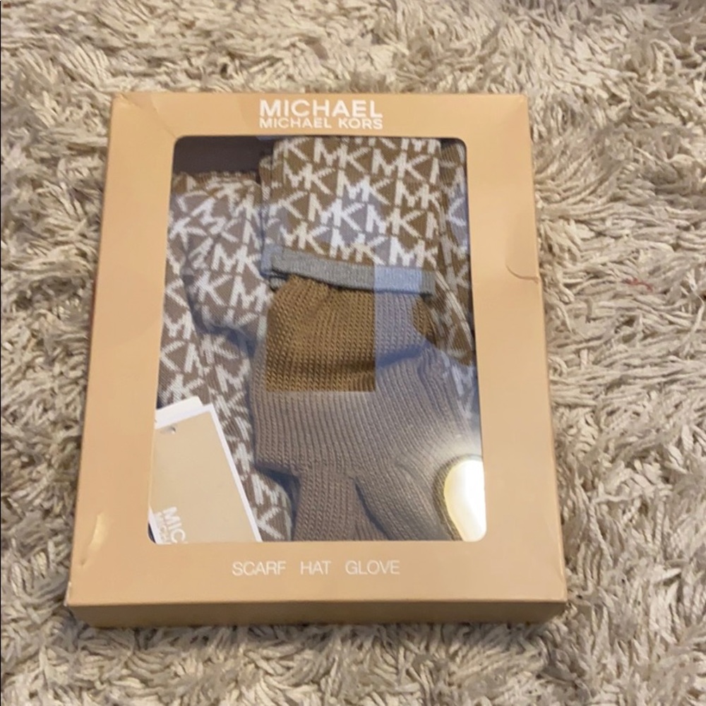 NWT Michael kors scarf, hat, and gloves set